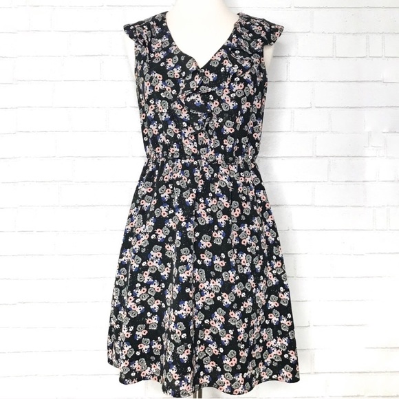 BCBGeneration Dresses & Skirts - BCBGeneration Floral Dress